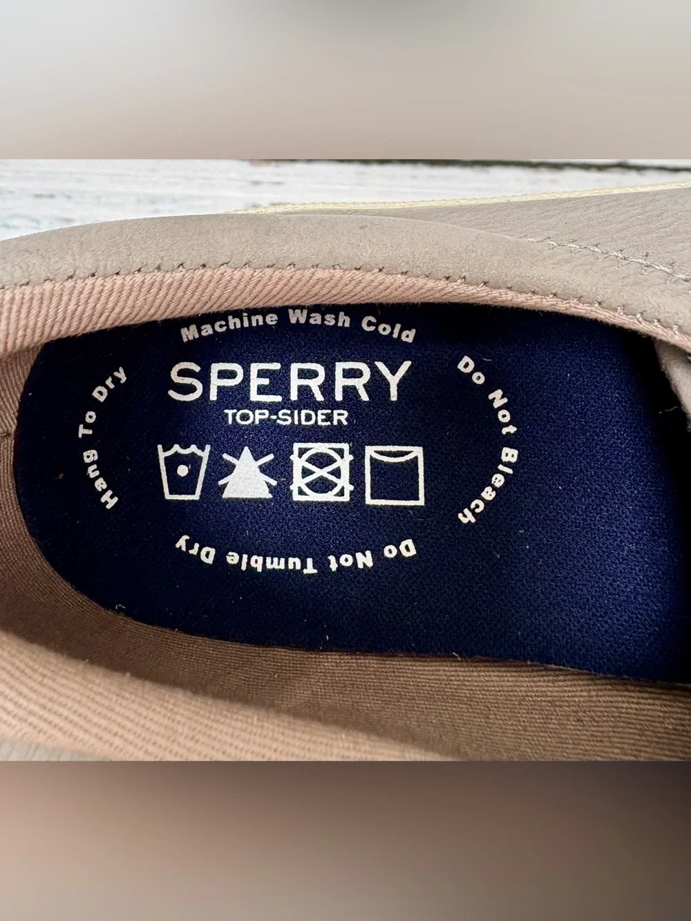 Sperry crest vibe